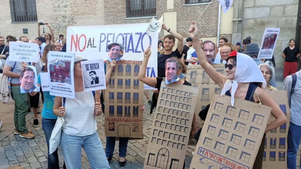 Los manifestantes del movimiento vecinal No al Pelotazo.