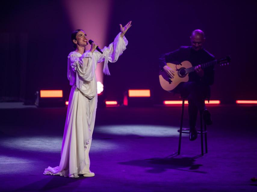 Blanca Paloma entona su tema 'Eaea' en el Festival de Sant Jordi de Cine.