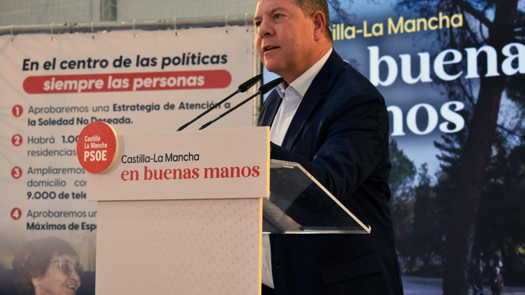 Emiliano García-Page en un acto con personas mayores en Guadalajara