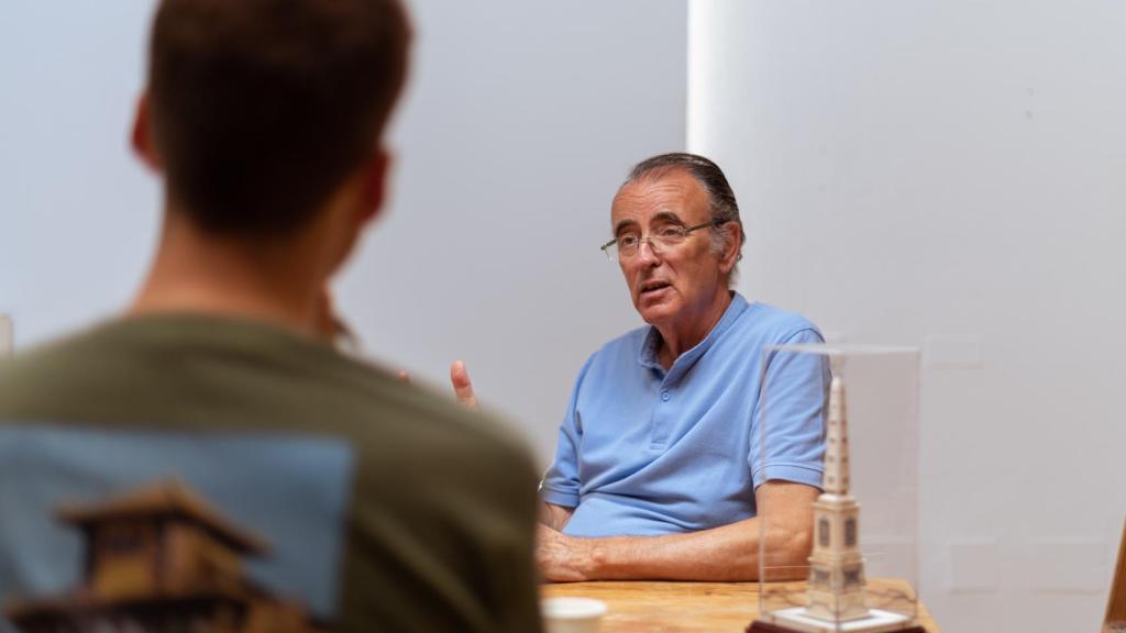 Un instante de la entrevista con Fernando Gómez Hernanz.