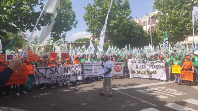 Concentración de rechazo al convenio de personal laboral de la Junta firmado