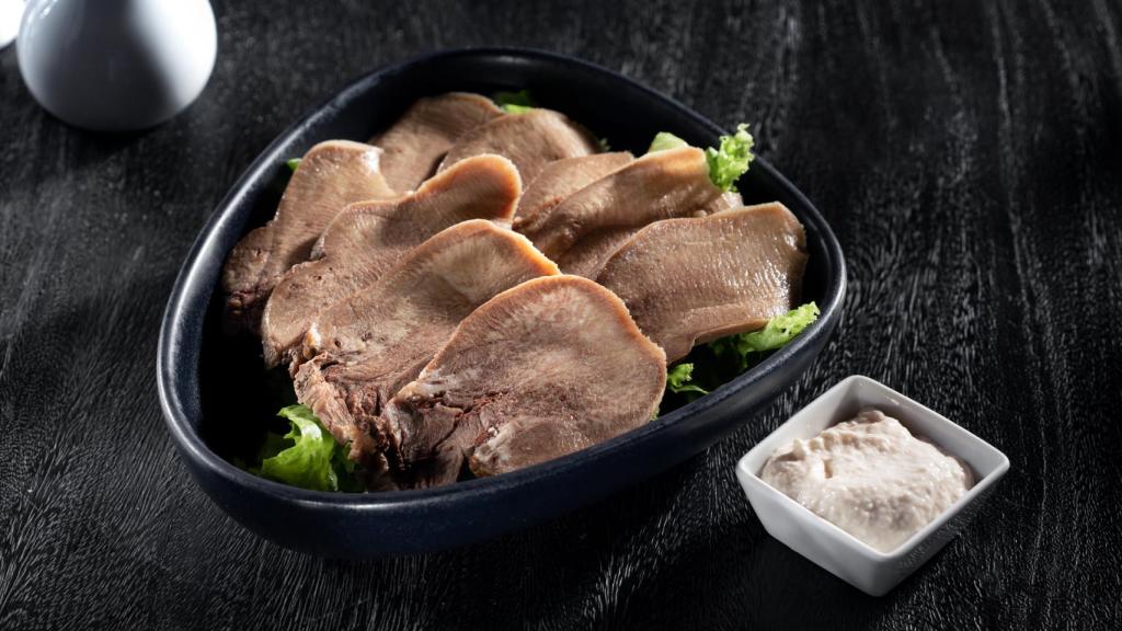 Lengua de ternera cocida y lista para ser utilizada en recetas