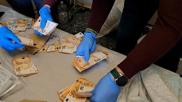 Dinero incautado tras la detención de dos jugadores del Conil CF por amaño de partidos