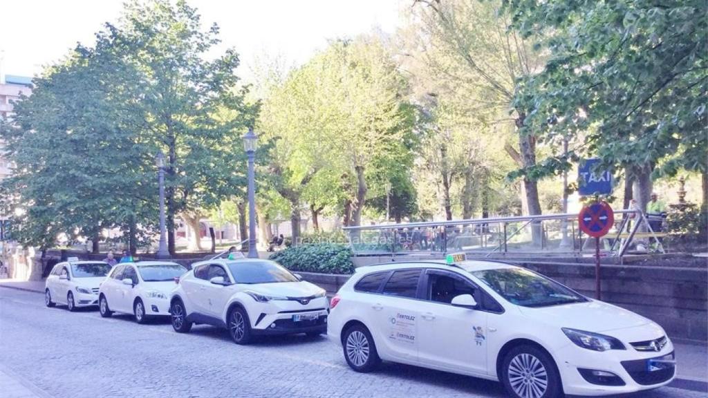 Una parada de taxis en la ciudad gallega de Ourense.