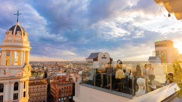 Sky 44 Rooftop Terraza & Bar.