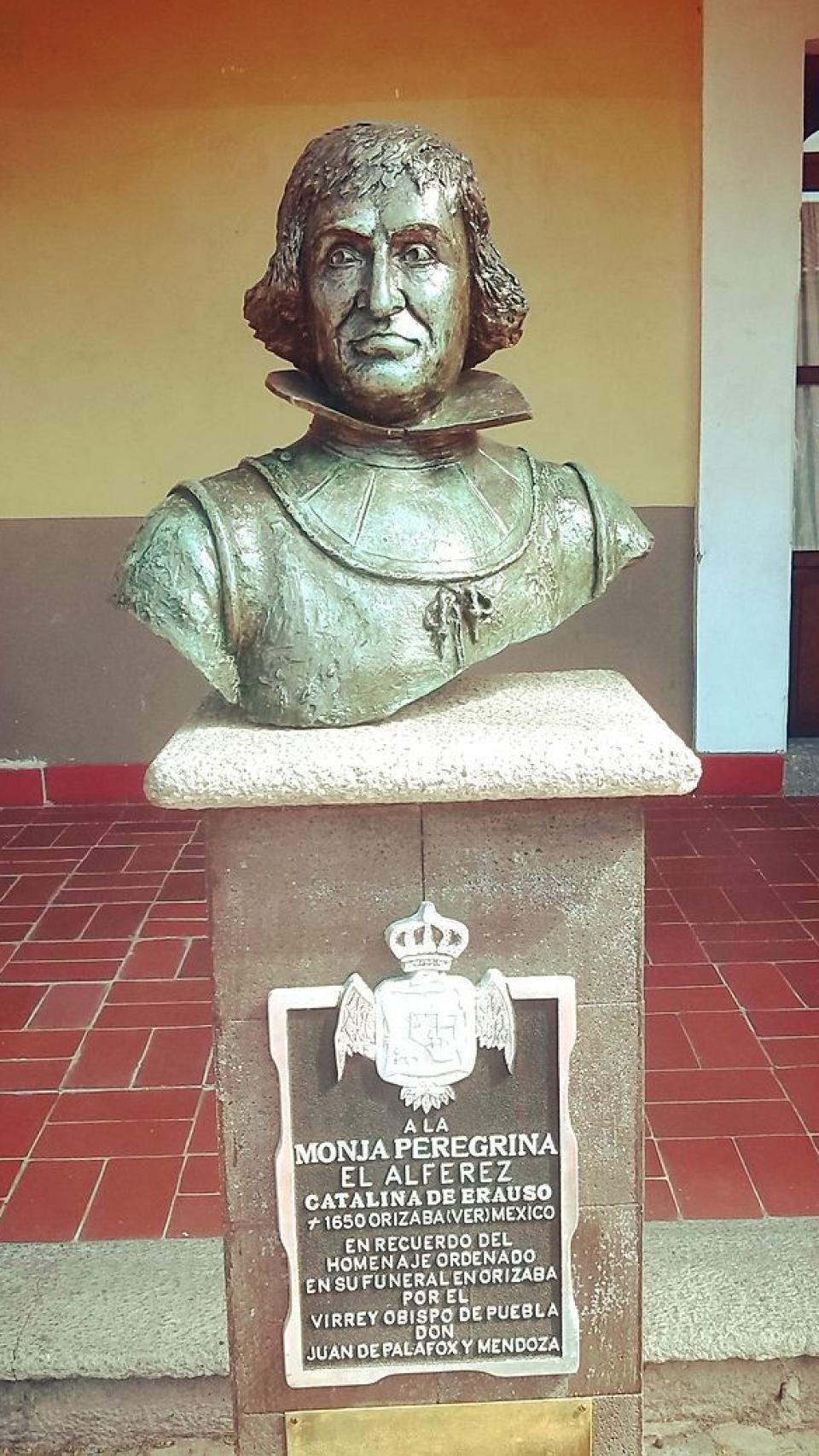 Monumento a Catalina de Erauso en Orizaba.