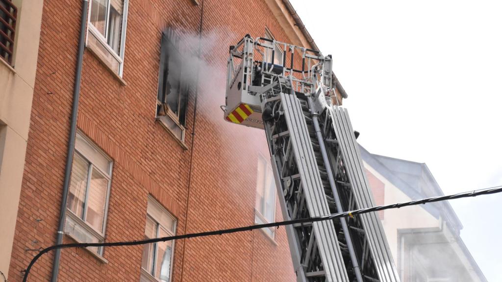 Incendio en una vivienda de la calle Clave de Zamora