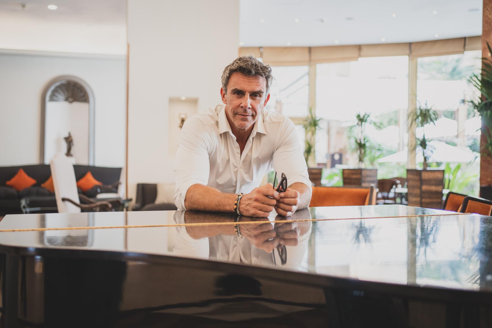 Alonso Caparrós, antes de iniciar su entrevista con EL ESPAÑOL | Porfolio.