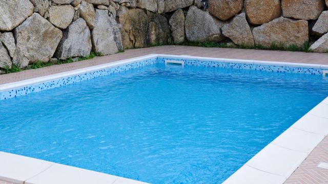 Imagen de archivo de una piscina.