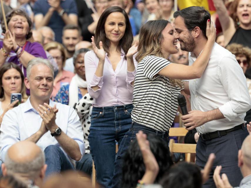 Los ministros de Unidas Podemos Ione Belarra, Irene Montero y Alberto Garzón, arropan a su candidato Héctor Illueca este viernes en un mitin de Valencia.