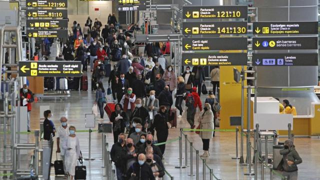 Interior del aeropuerto de Alicante-Elche, en imagen de archivo.