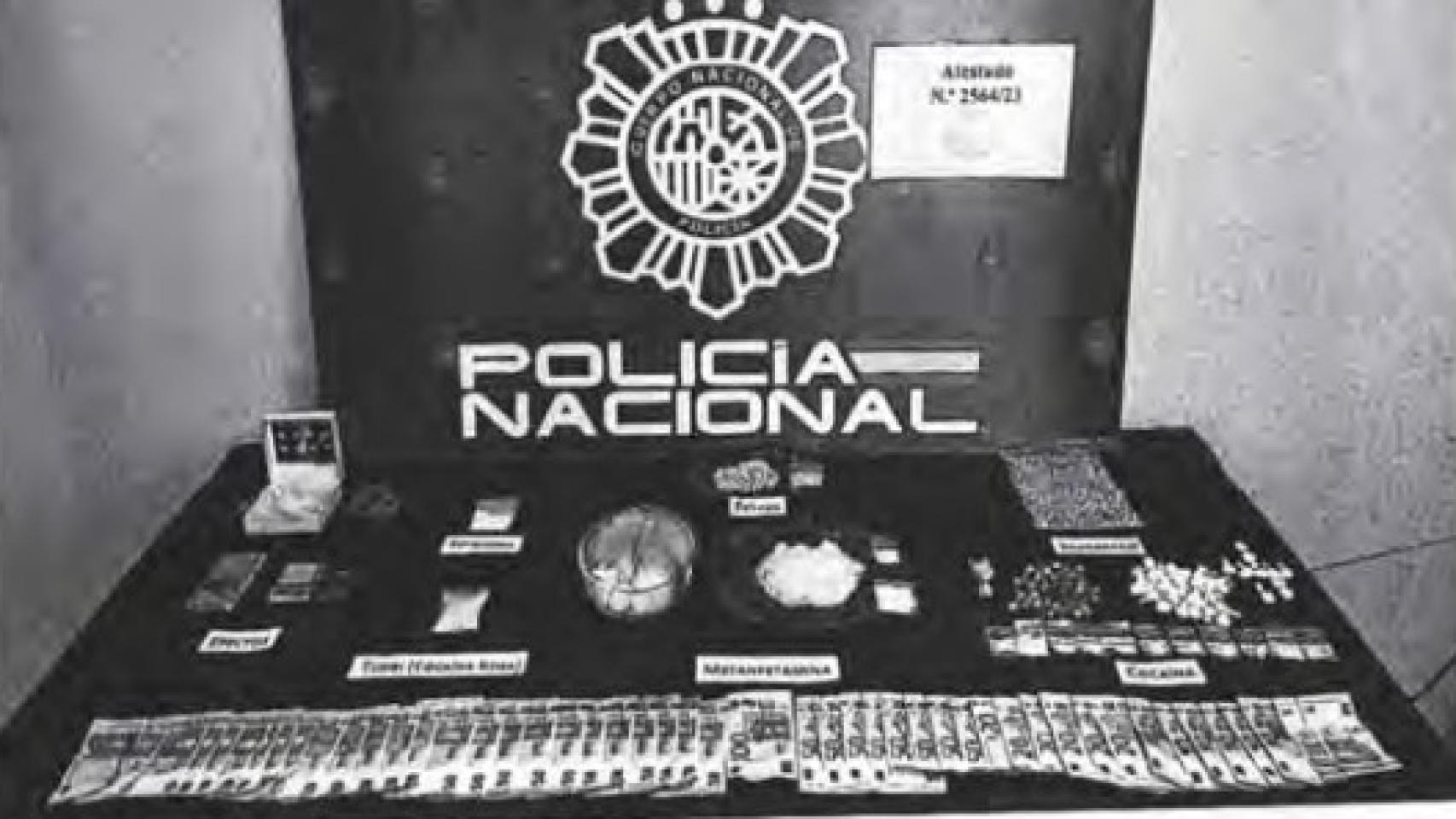 Imagen de las sustancias ilegales incautadas por la Policía en el domicilio del investigado.