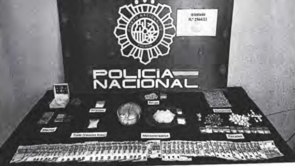 Imagen de las sustancias ilegales incautadas por la Policía en el domicilio del investigado.