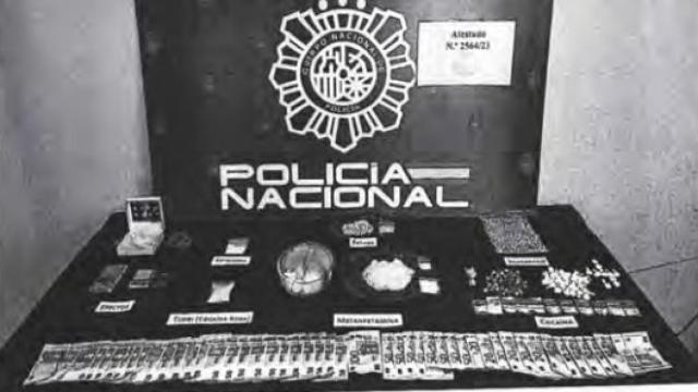 Imagen de las sustancias ilegales incautadas por la Policía en el domicilio del investigado.