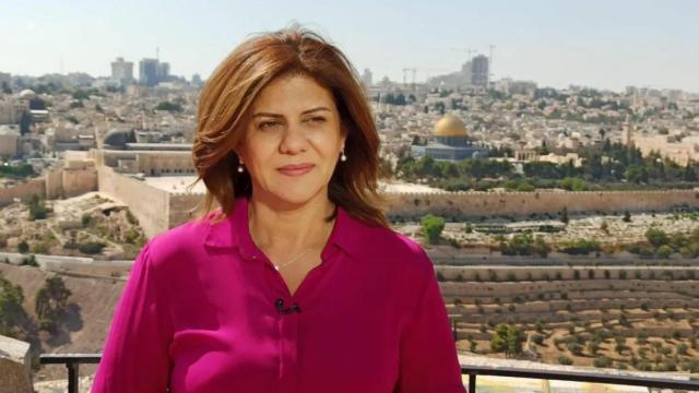 Shireen Abu Akleh murió al recibir un disparo en la nuca.