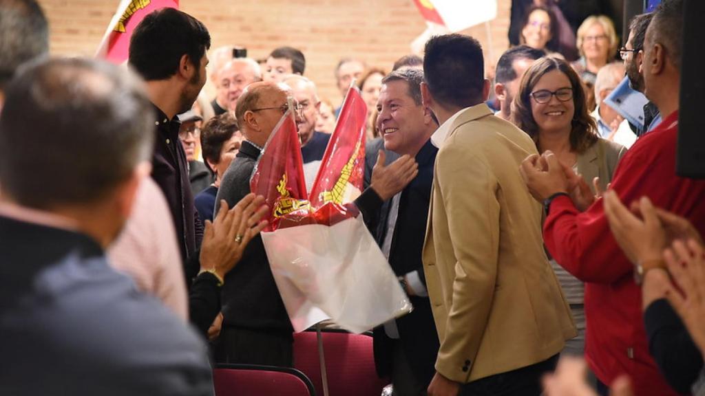 Entrada de García-Page al acto en Añover de Tajo.