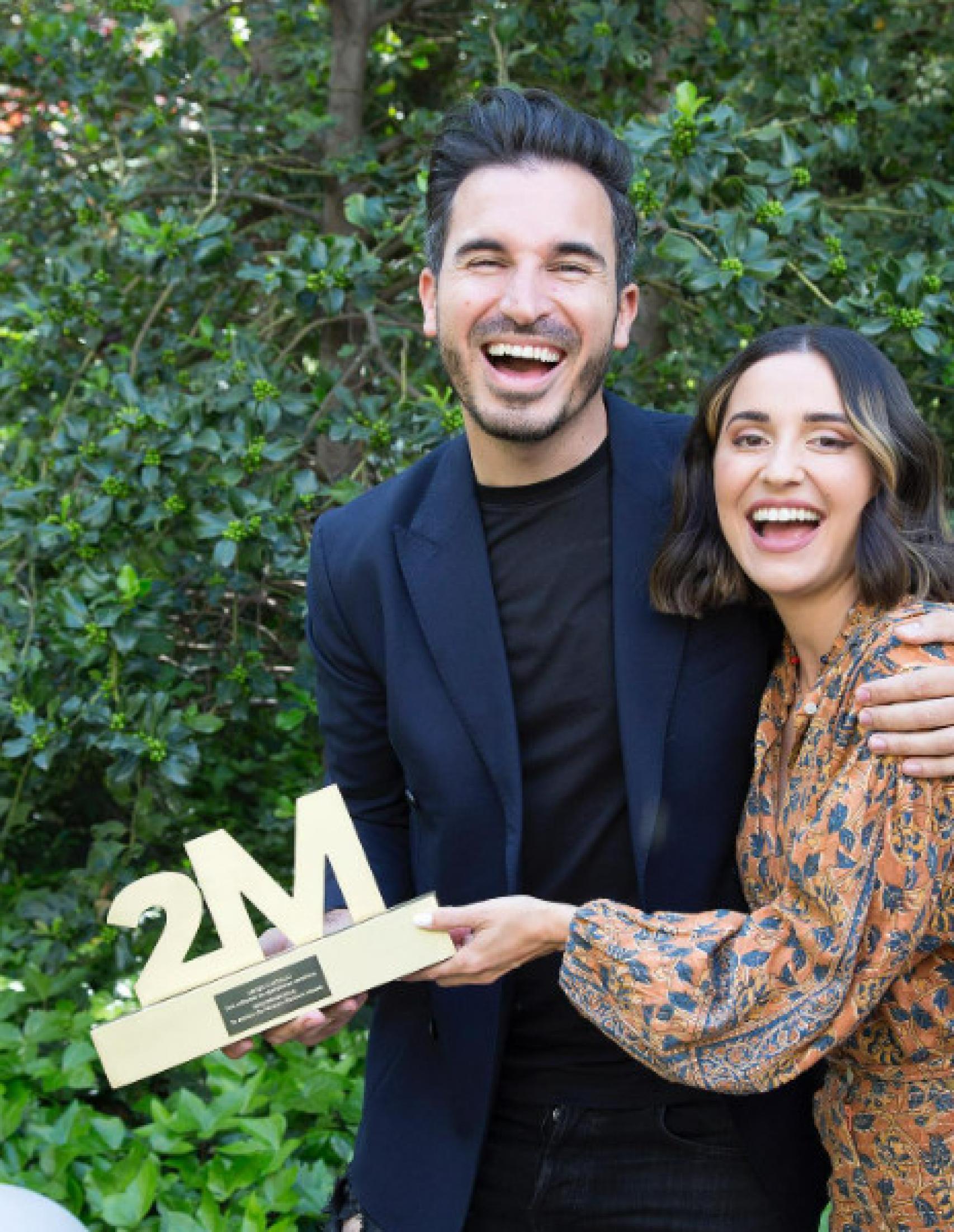 Javier Castillo, junto a su mujer, Verónica Díaz.