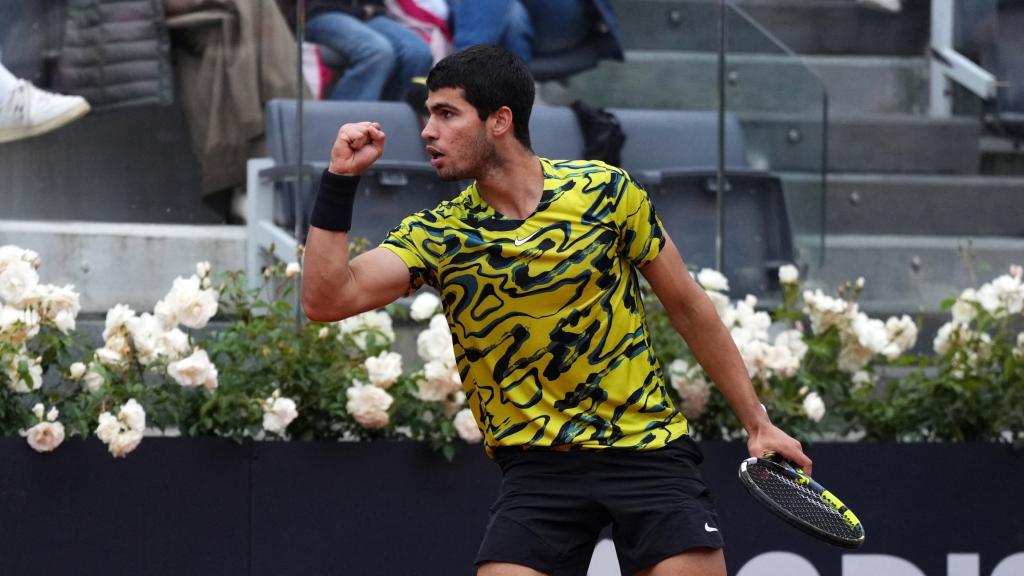 Carlos Alcaraz celebra un punto ganado en Roma