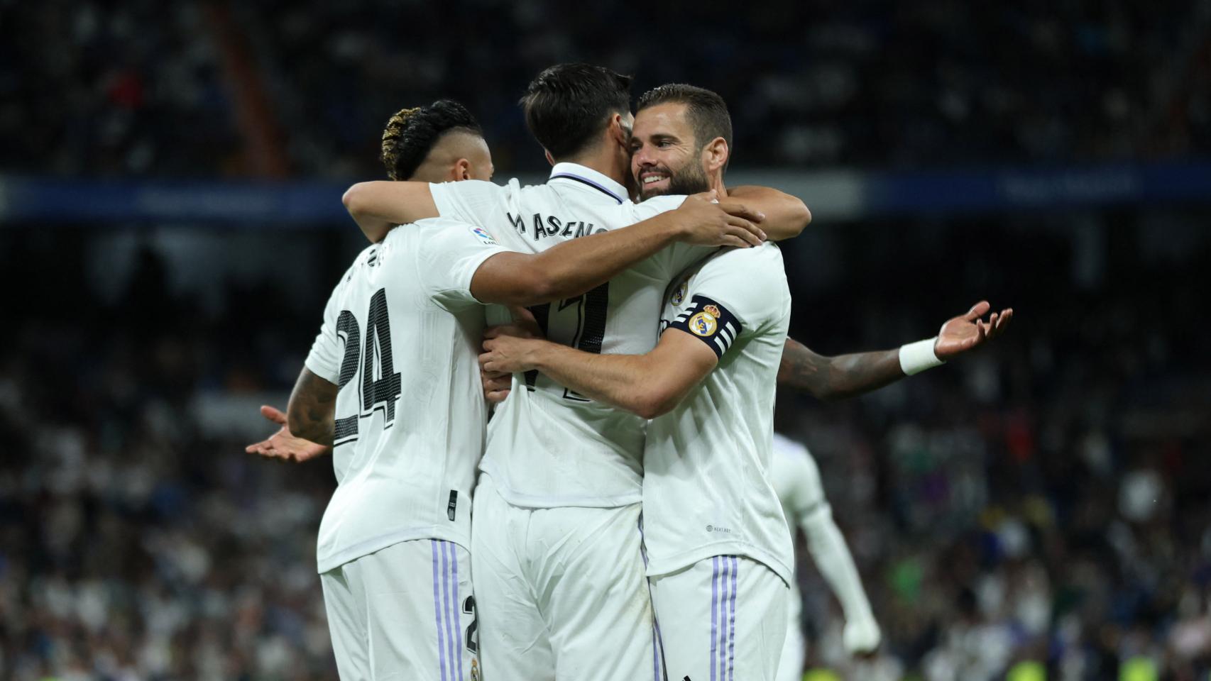 Los jugadores del Real Madrid celebran el gol de Marco Asensio.