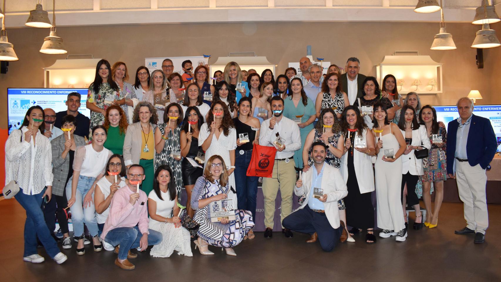 Foto de familia de los premiados.