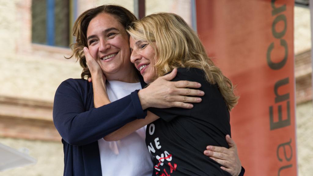 Yolanda Díaz, con Ada Colau en Barcelona.