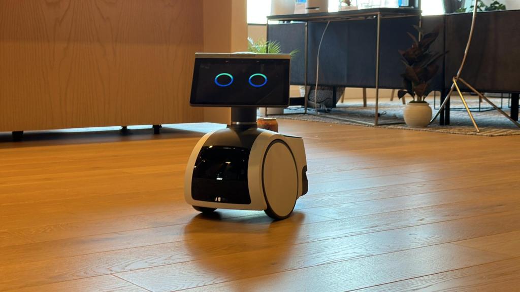 Astro, procesando un comando de Alexa.