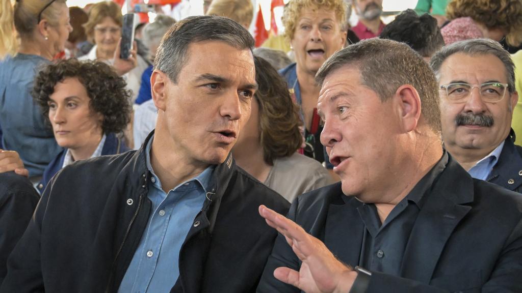 Pedro Sánchez y Emiliano García Page en Puertollano.
