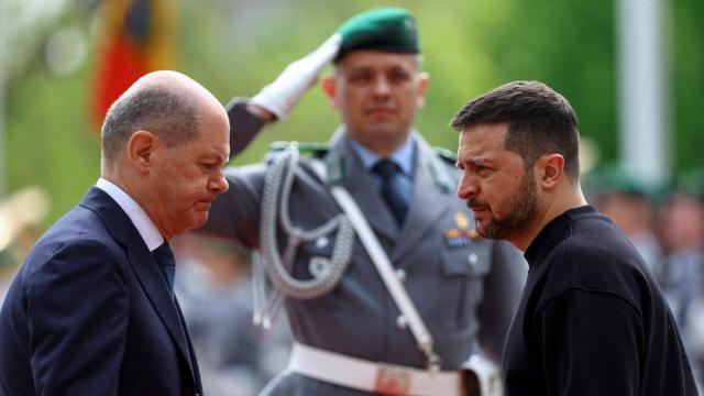 El presidente de Ucrania, Volodímir Zelenski, junto con el presidente de Alemania, Frank-Walter Steinmeier
