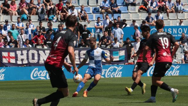 Un instante del partido de La Nucía.