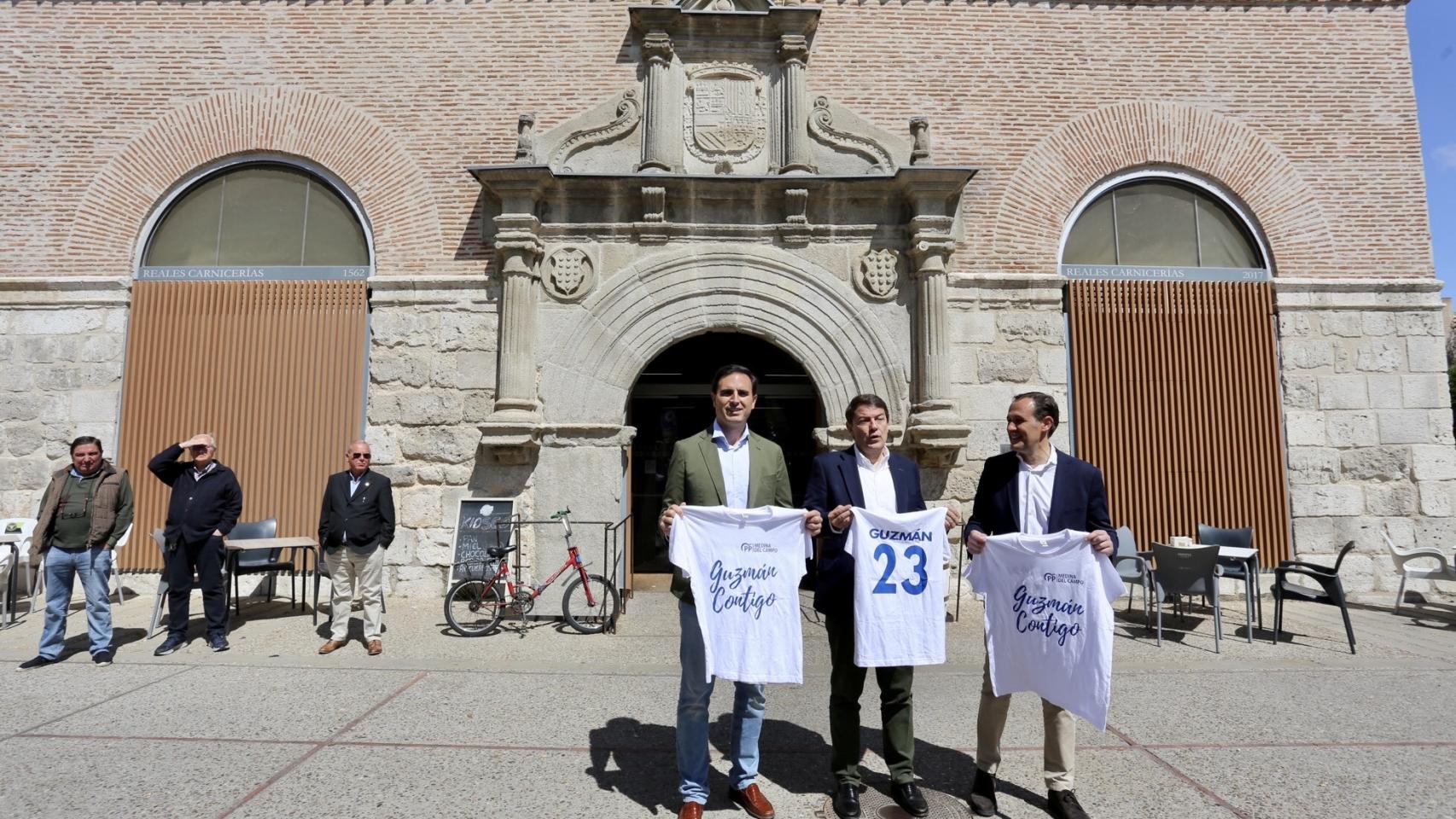 El presidente del PP de Castilla y León, Alfonso Fernández Mañueco, visita Medina del Campo (Valladolid), acompañado por el presidente provincial del PP, Conrado Íscar y por el candidato a la Alcaldía de Medina, Guzmán Gómez