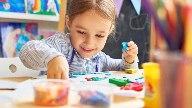 Cómo hacer pegamento casero con harina, el mejor para manualidades infantiles