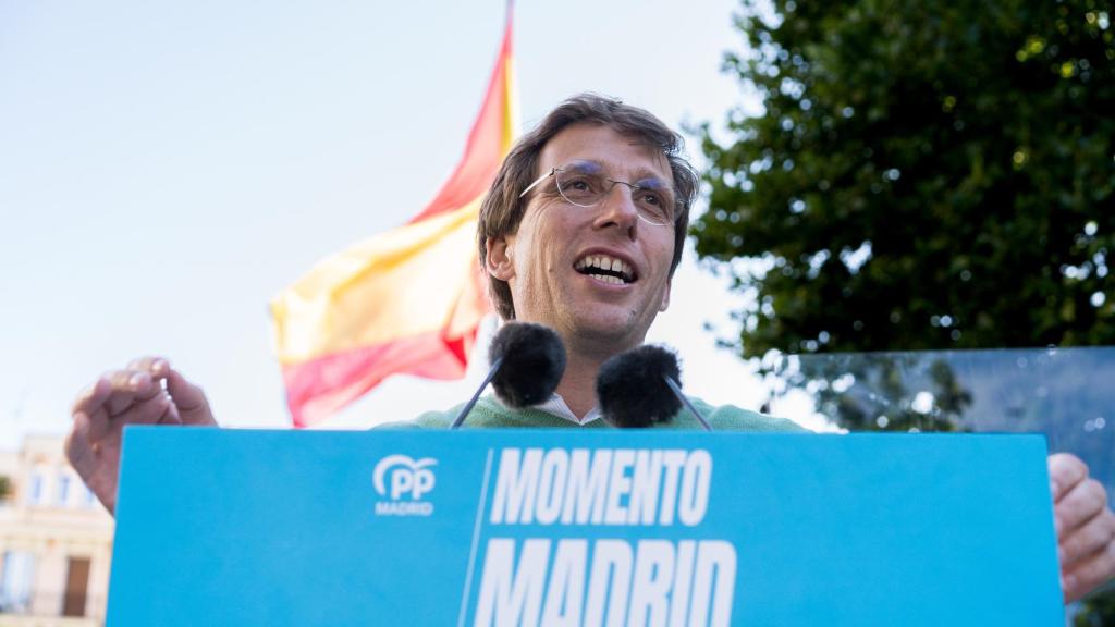 El candidato del PP a la Alcaldía, José Luis Martínez-Almeida, participa en un mitin en el distrito de Chamberí el 12 de mayo.