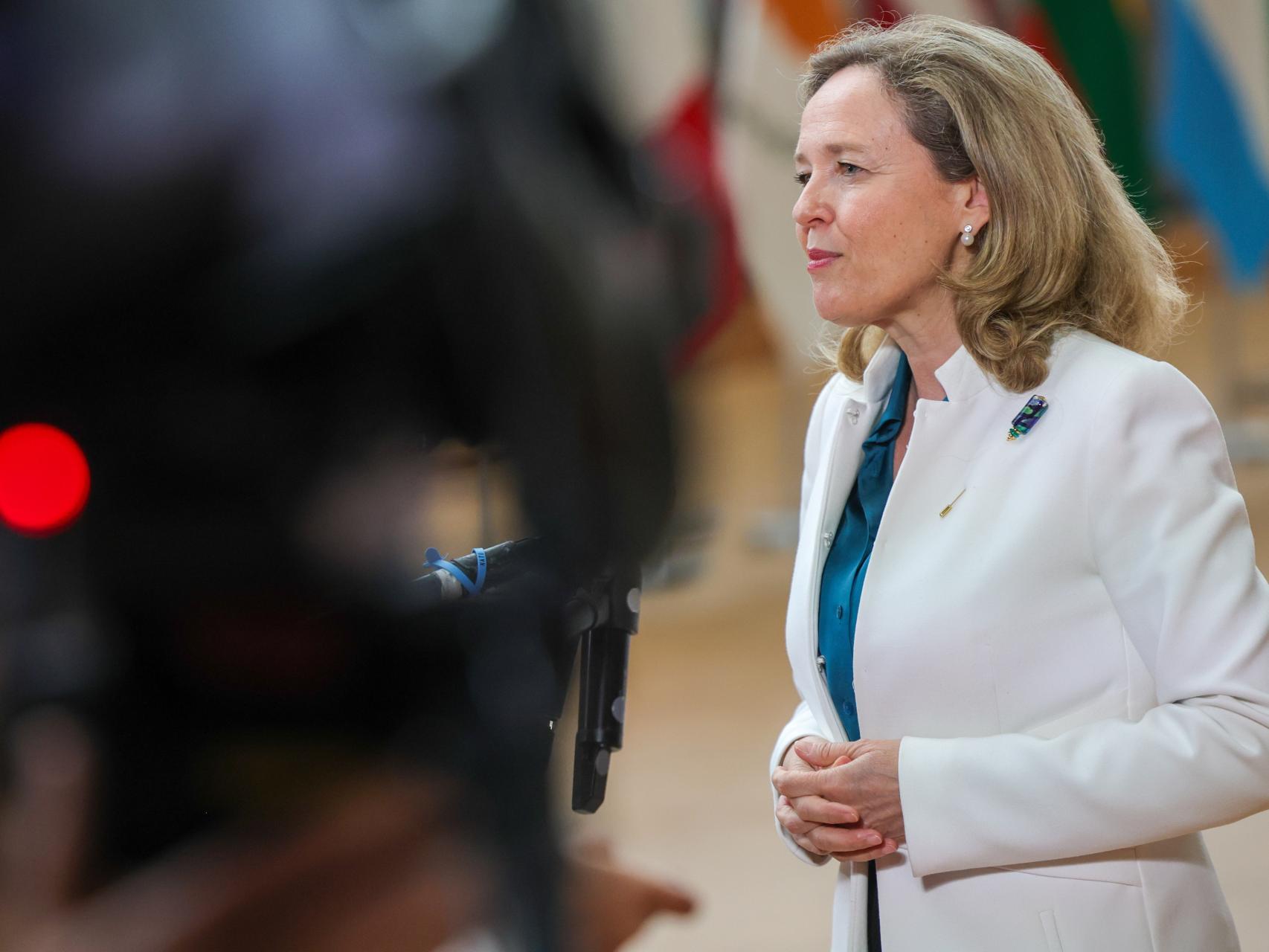 La ministra de Economía y vicepresidenta primera del Gobierno, Nadia Calviño, a su llegada al Eurogrupo, este lunes.