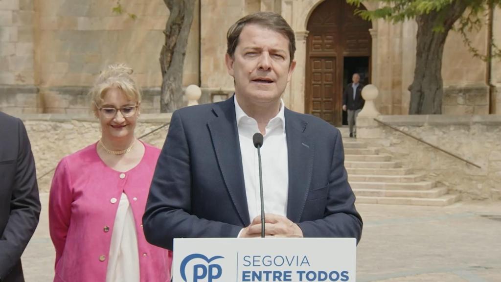El presidente de la Junta, Alfonso Fernández Mañueco, durante su intervención de este lunes en el municipio segoviano de Cantalejo.