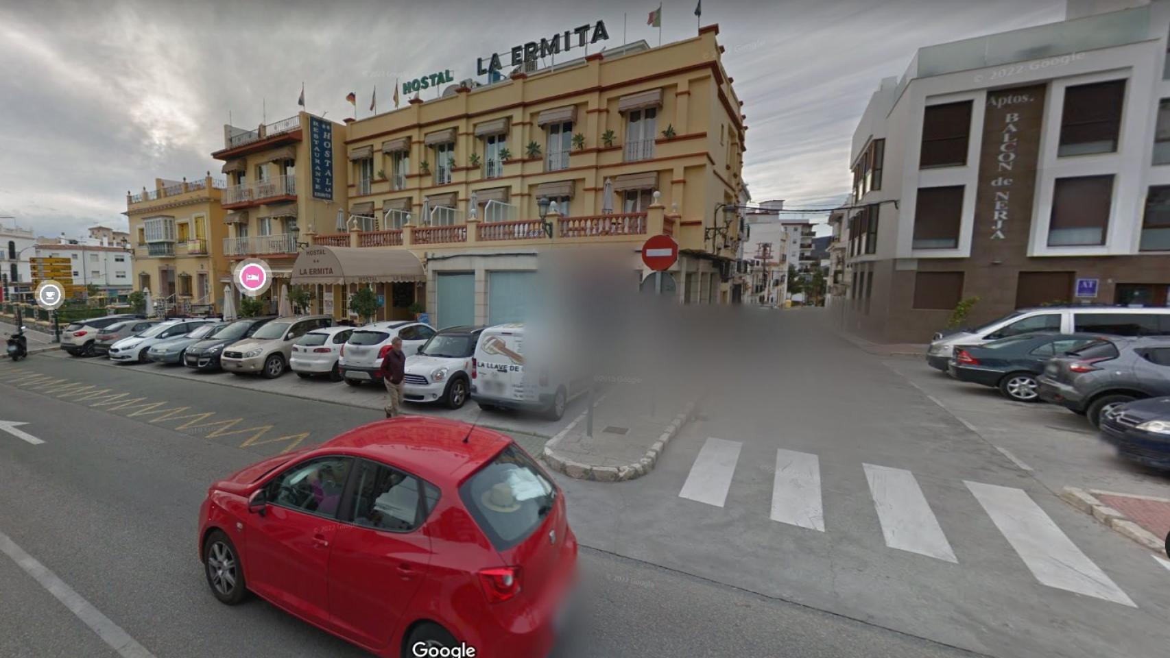 Rescatan a una mujer tras quedar atrapaba bajo un autobús en Nerja