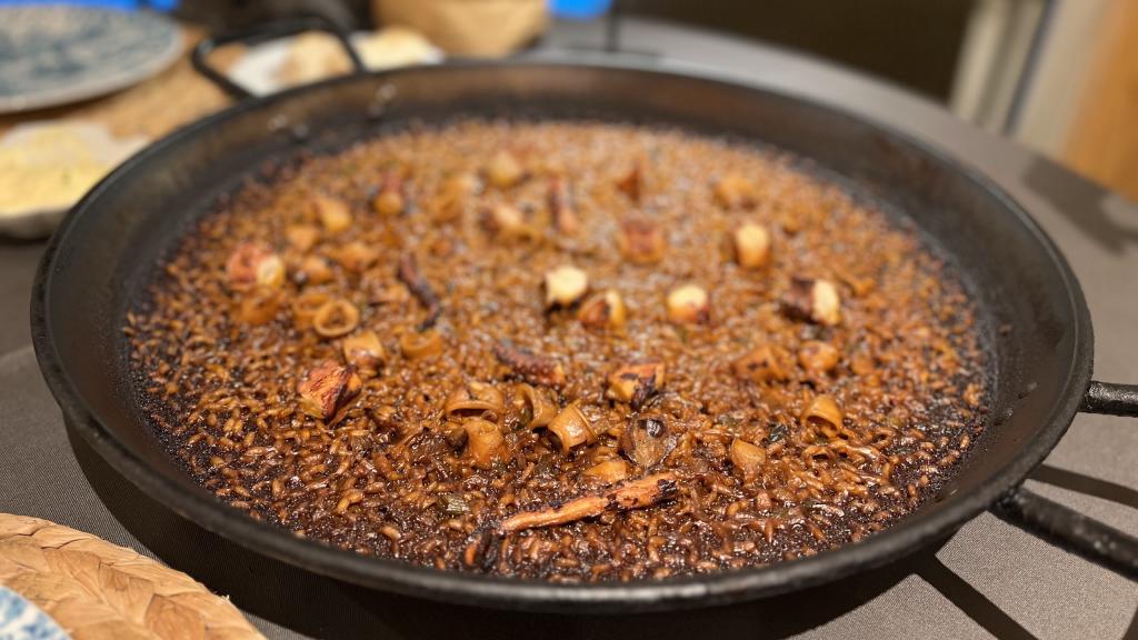 Muy buen arroz de pulpo en Arròs & Brases de Tancat de Codorniu
