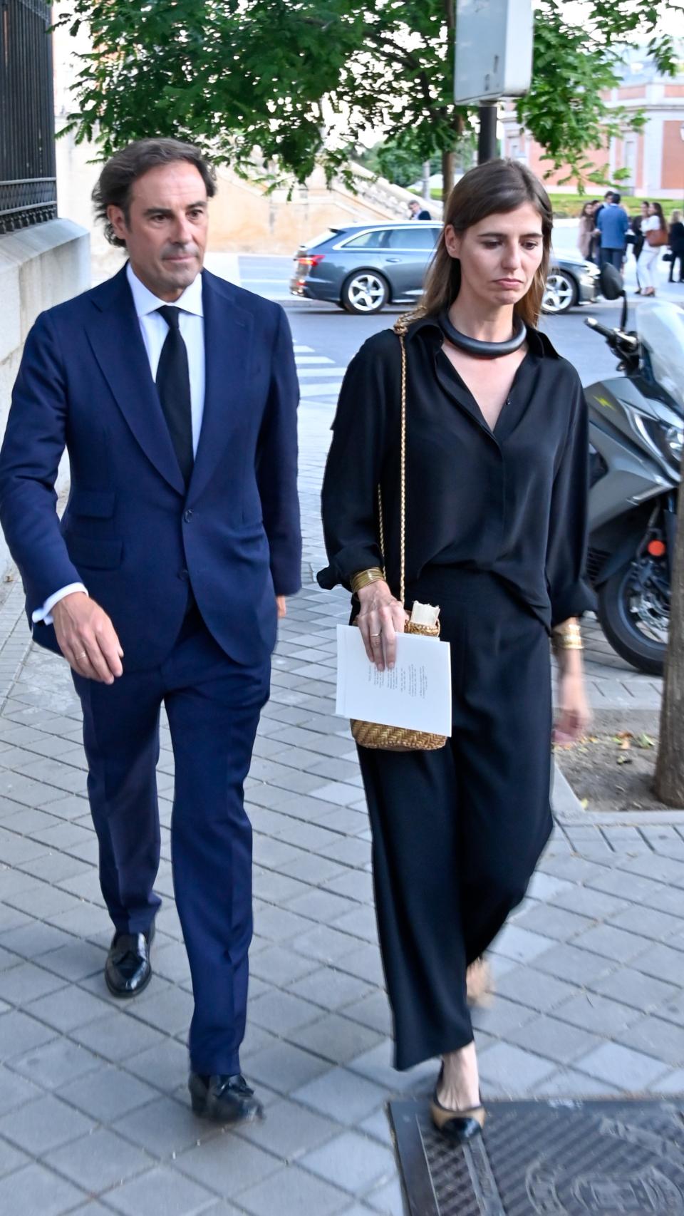 Miguel Báez 'El Litri' y su mujer, Casilda, en el funeral de Concha Spínola, en junio de 2022.