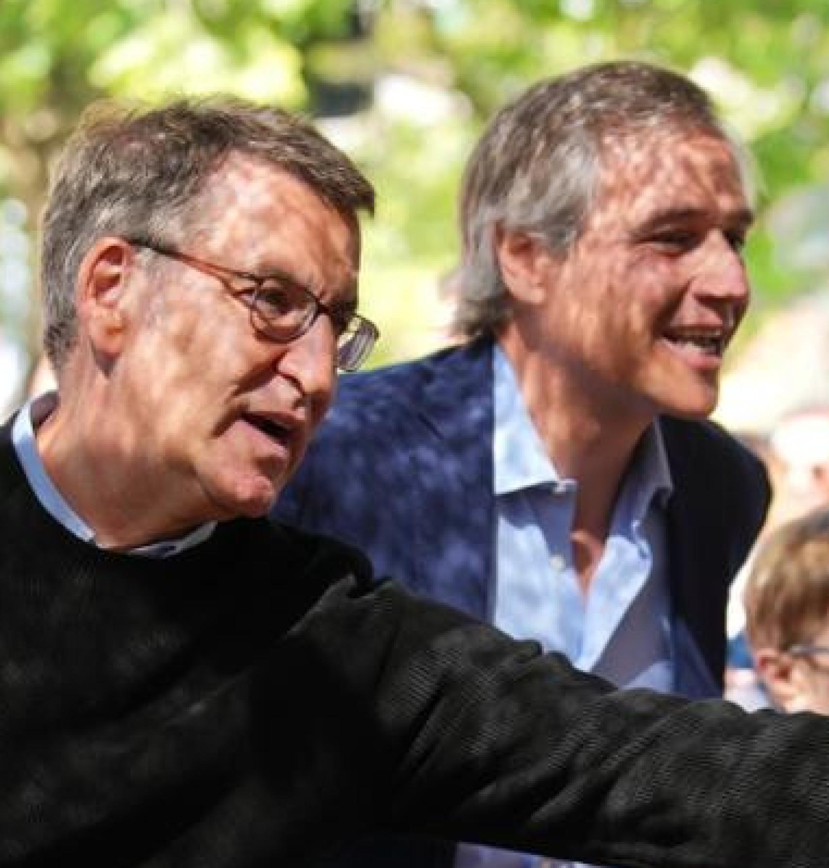 Feijóo, este martes en Alcorcón, con el candidato de su partido, Antonio González Terol.