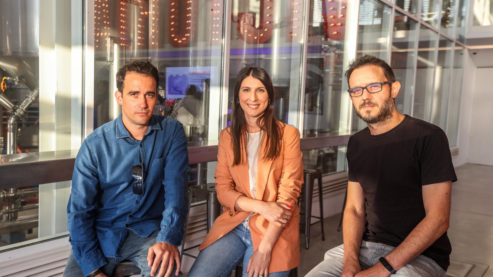 Fernando Denis (i), Paloma Simón (c) y Sergio de los Santos (d).