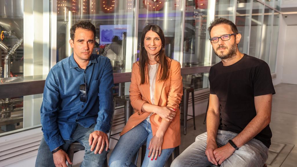 Fernando Denis (i), Paloma Simón (c) y Sergio de los Santos (d).