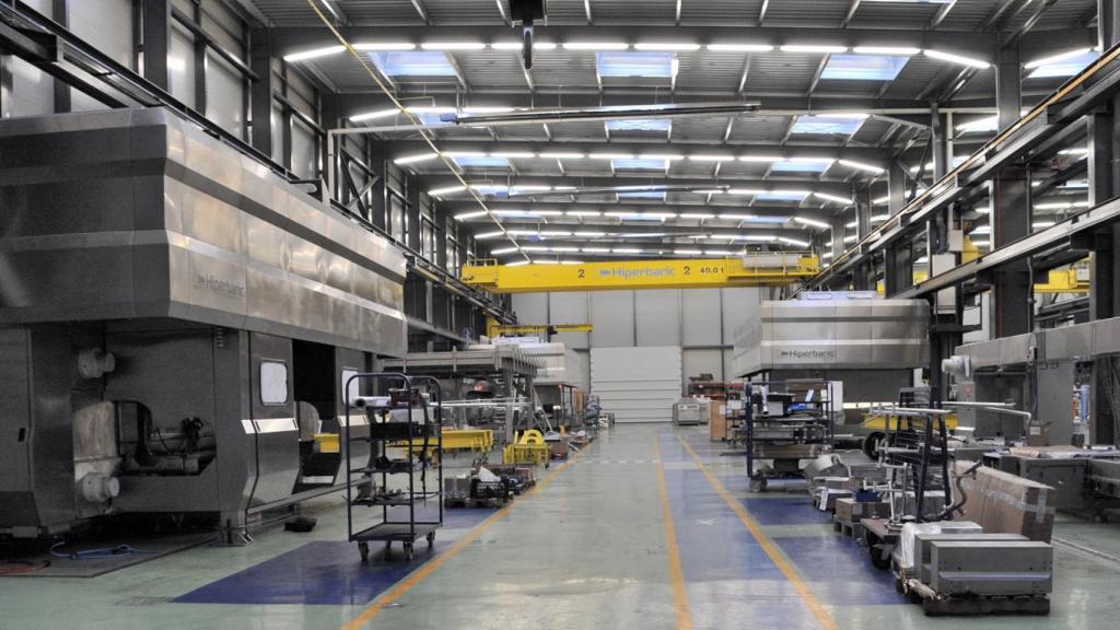Interior de las instalaciones de la factoría de Hiperbaric.