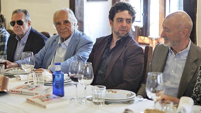 De izquierda a derecha: Raúl Cancio, Raúl del Pozo, Jesús Fernández Úbeda y Arturo Pérez-Reverte.