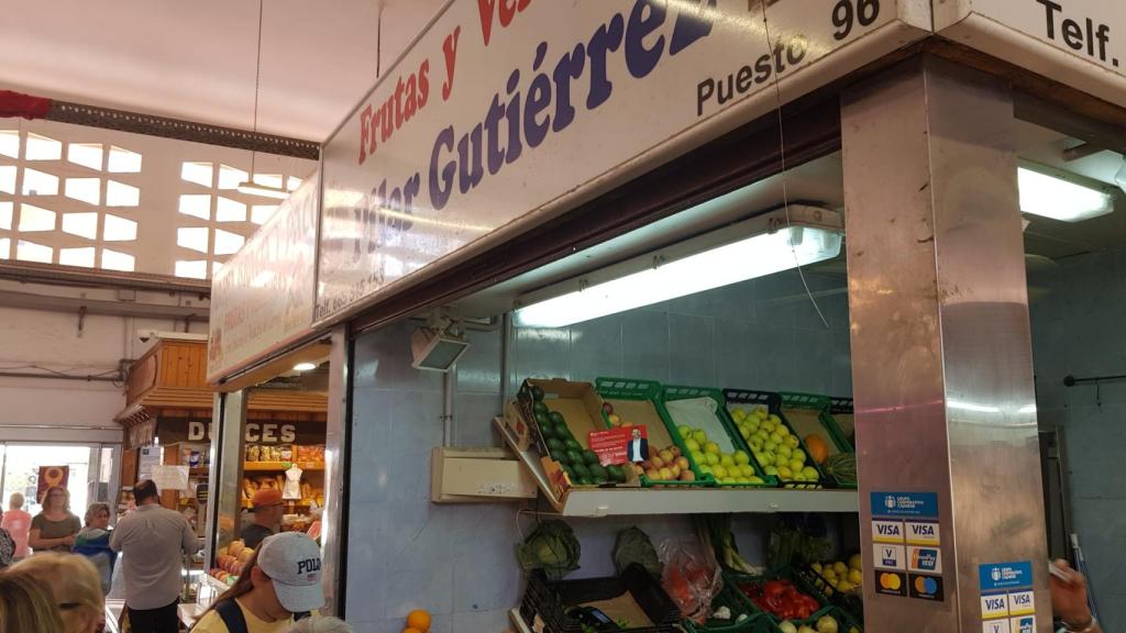 La foto de Dani Pérez, entre los aguacates.