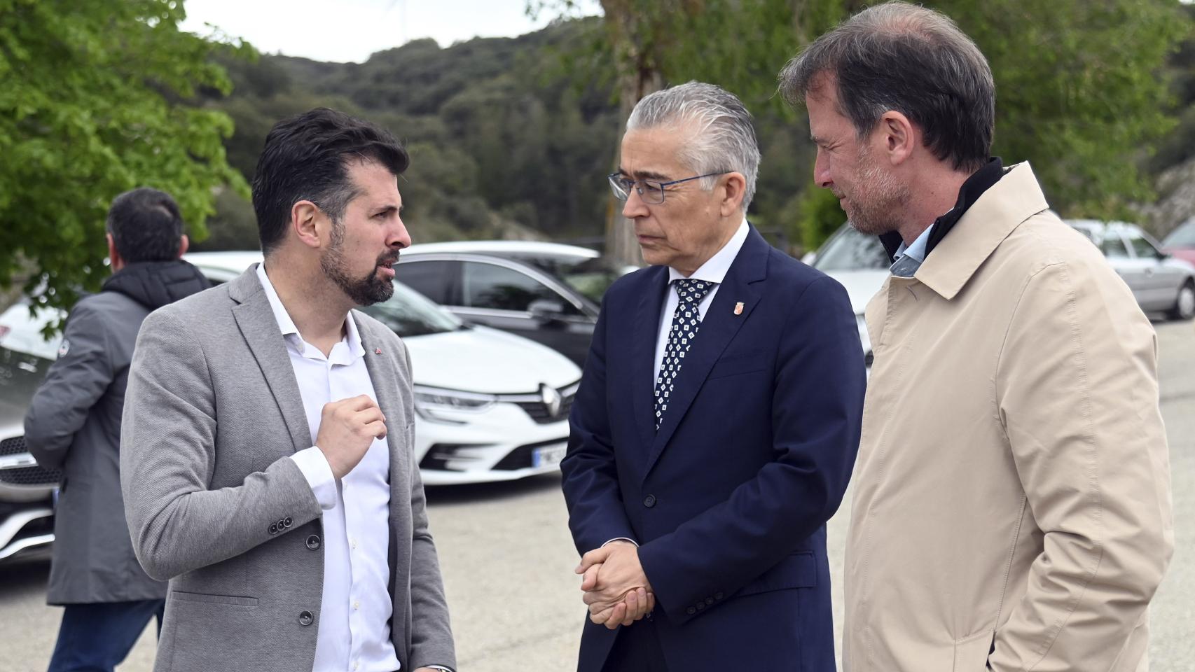 El secretario general del PSCyL, Luis Tudanca, durante su visita al municipio burgalés de Briviesca, este martes.