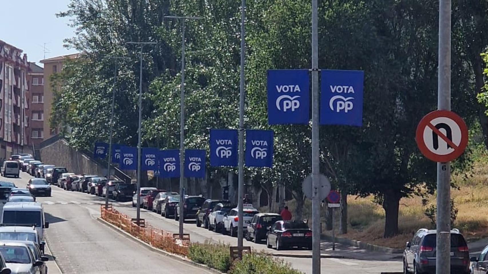 Banderolas electorales del Partido Popular en Benavente