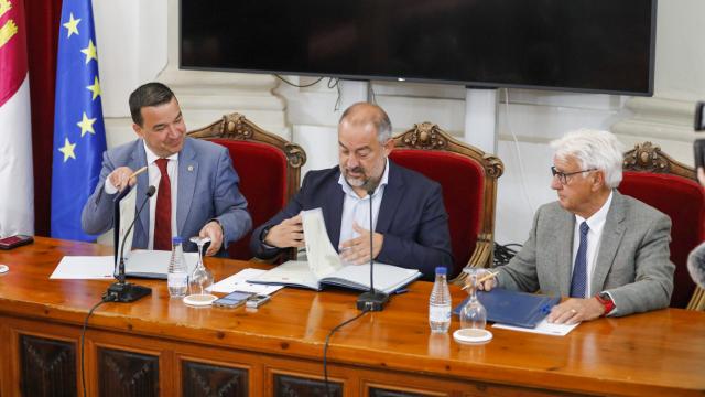 Firma del acuerdo. Foto: Javier Longobardo.