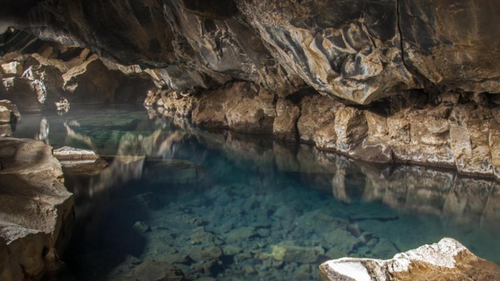 El hotel cerca de Madrid que tiene una impresionante cueva termal excavada a mano.