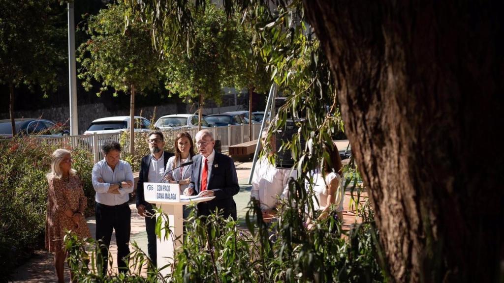 El alcalde y candidato del PP de Málaga a la reelección, Francisco de la Torre, en rueda de prensa.