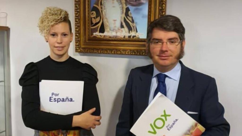A la izquierda, la concejala de Vox en Parla, Ana González. A la derecha, el candidato de Vox a la Alcaldía de Parla.