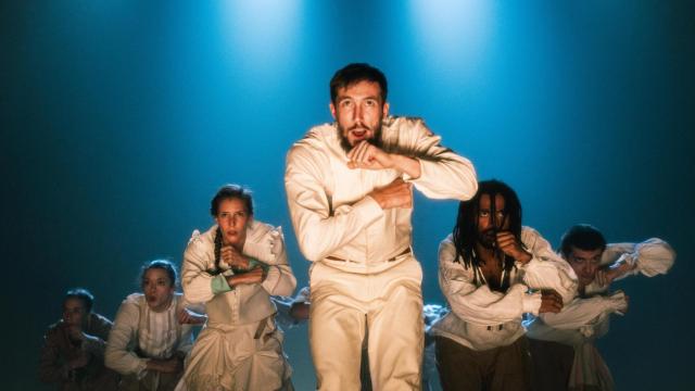 La compañía de  Hofesh Shechter en 'Double Murder' / Foto: Todd MacDonald